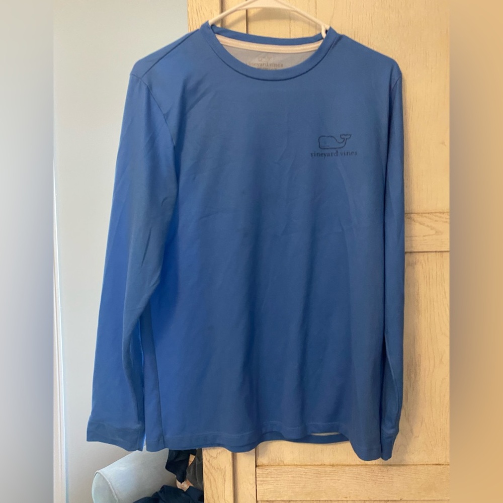 Dri fit material on this long sleeve Vineyard Vines shirt size small.